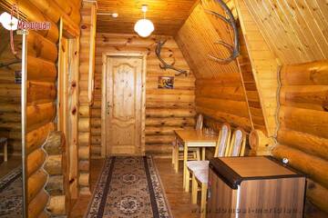 Семейный номер с общей ванной комнатой в Гостинице Меридиан